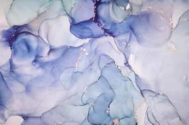 Şeffaf renk akımları, yılan gibi kıvrılan metalik girdaplar ve köpüklü renk spreyleri bu serbest akan dokuların manzarasını şekillendirir. Alkol mürekkebi tekniğindeki doğal lüks, akışkan sanat resimleri.