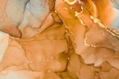 Şeffaf renk akımları, yılan gibi kıvrılan metalik girdaplar ve köpüklü renk spreyleri bu serbest akan dokuların manzarasını şekillendirir. Alkol mürekkebi tekniğindeki doğal lüks, akışkan sanat resimleri.