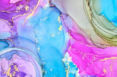 Şeffaf renk akımları, yılan gibi kıvrılan metalik girdaplar ve köpüklü renk spreyleri bu serbest akan dokuların manzarasını şekillendirir. Alkol mürekkebi tekniğindeki doğal lüks, akışkan sanat resimleri.