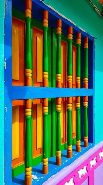 GÖREVLİ VE KOLOMBİYA KOLOMBİYA, TURİST YÖNETMENLİĞİ. BATLARI ARTİSTİK FABRİKALARLARI YAŞILARI