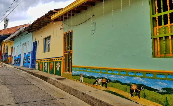 Hermosa Colorosa Ciudad Colombiana Destino Turístico Sus Calles Están Llenas —  Fotos de Stock