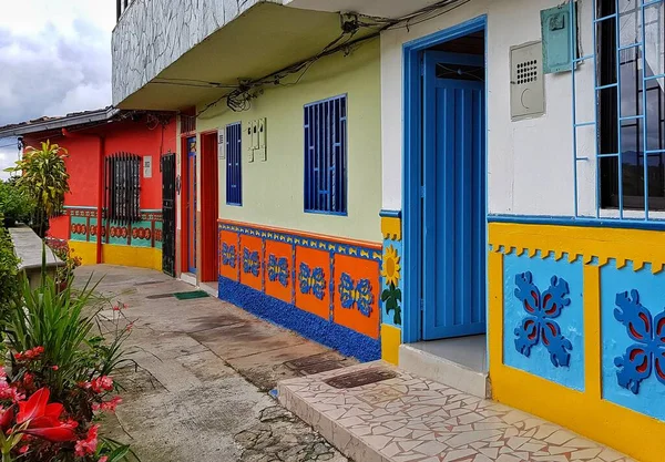 Hermosa Colorosa Ciudad Colombiana Destino Turístico Sus Calles Están Llenas —  Fotos de Stock