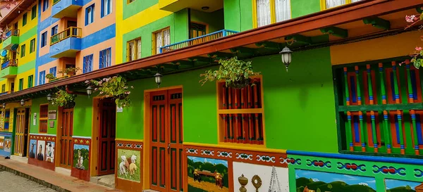 Beautiful Colorful Colombian Town Tourist Destination Its Streets Full Artistic — стоковое фото