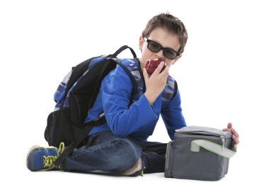 sırt çantası takmış çocuk