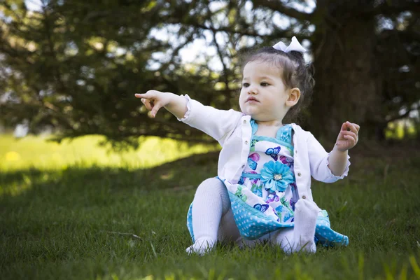 Niña al aire libre —  Fotos de Stock