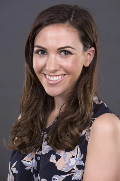 Casual brunette headshot — Stock Photo, Image