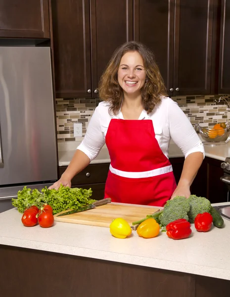 Frau in der Küche — Stockfoto