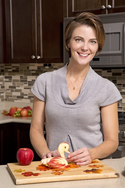 Vrouw met appels — Stockfoto