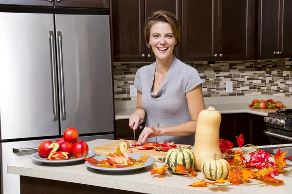 Woman with apples — Stock Photo, Image