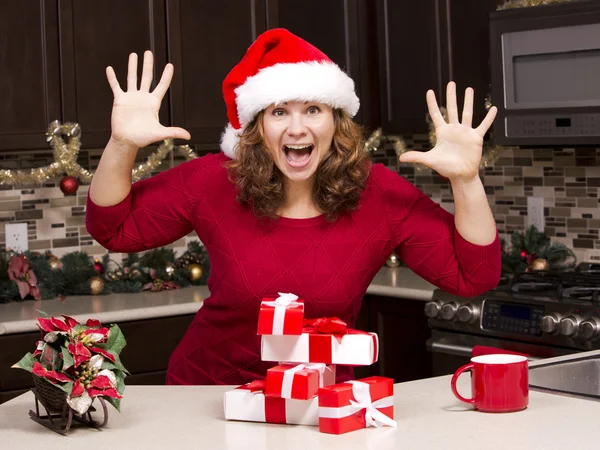 Mulher emocionada durante o Natal — Fotografia de Stock