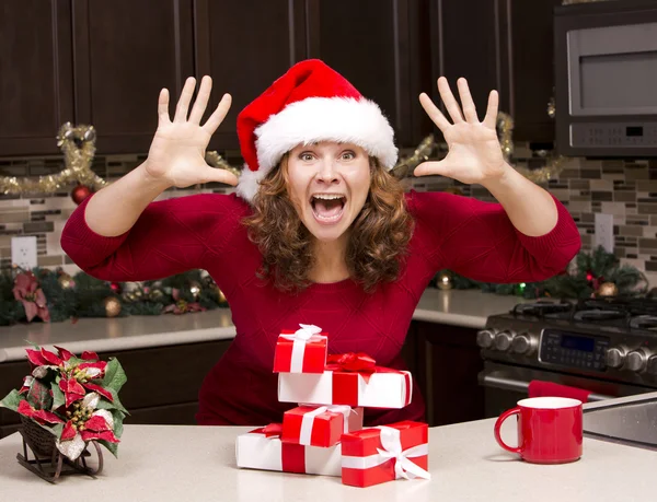 Opgewonden vrouw tijdens Kerstmis — Stockfoto