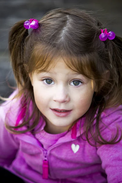 Niña en el parque —  Fotos de Stock