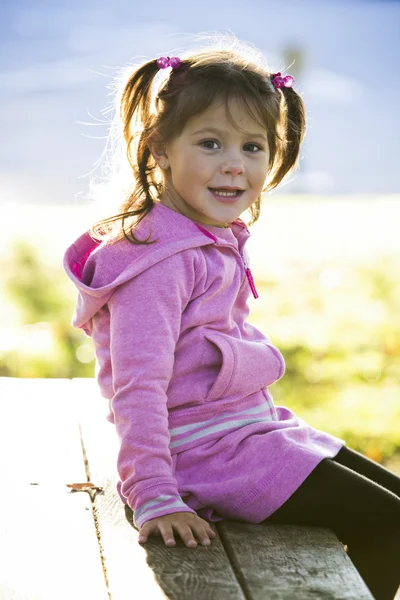 Little girl in the park — Stock Photo, Image