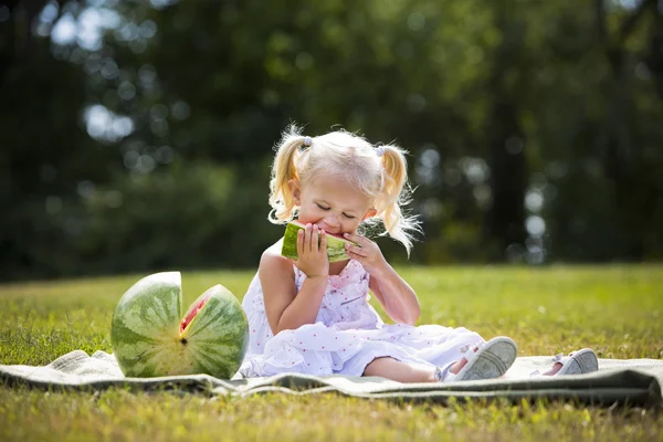 Portrait of a little girl eating watermelon — Stock Photo, Image