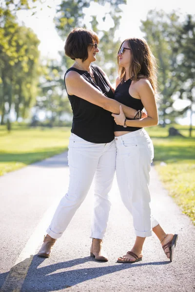 Mother and daughter — Stock Photo, Image