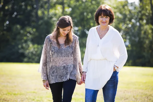 Madre e hija —  Fotos de Stock