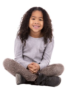 Beyaz arka plan üzerinde etnik kız