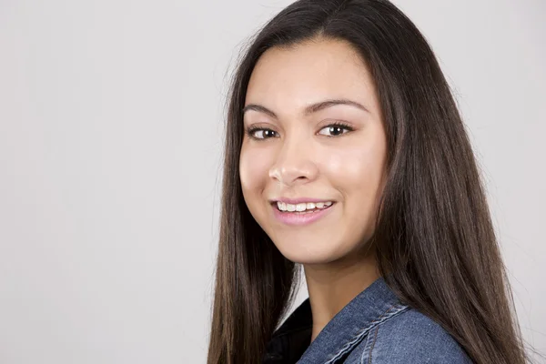 Lässiger hübscher Teenager — Stockfoto