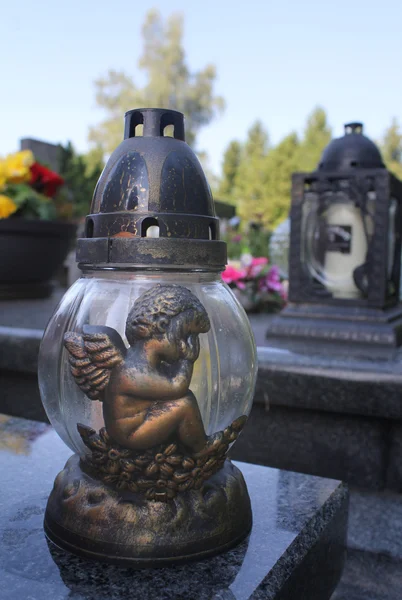 Candle on a Christian grave. — Stock Photo, Image