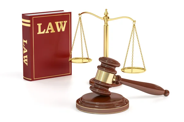 Houten hamer, lage en gouden schalen van Justitie. Justitie-concept, — Stockfoto