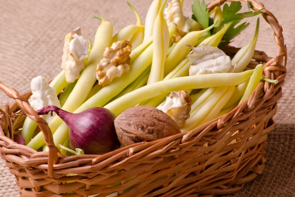 Panier avec légumes — Photo