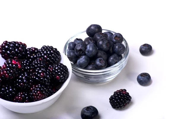 蓝莓和黑莓手机 — 图库照片