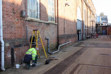 Ressam ve dekoratör