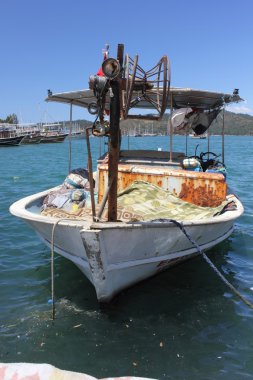 Balıkçı tekneleri Fethiye'deki demirleyen