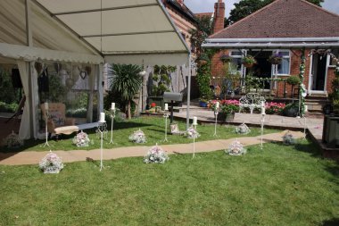 Bir düğün için İngilizce bir bungalov