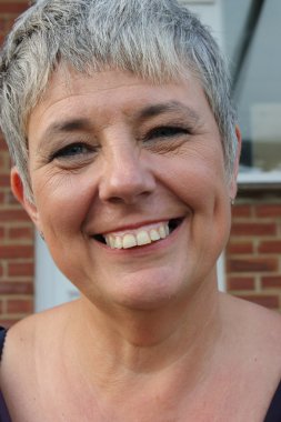 Olgun bir İngiliz Bayan portresi