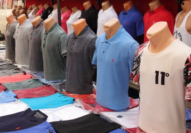 Yerel market bir ahır satışa sahte gömlek