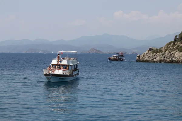 Passeios de barco para turistas — Fotografia de Stock