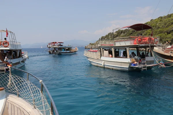 Gite in barca per turisti — Foto Stock