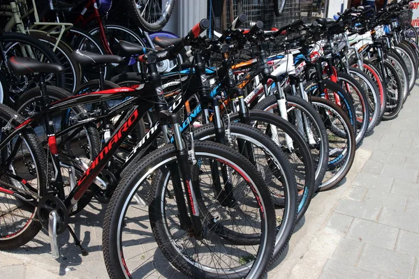 Cyklar att hyra — Stockfoto