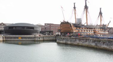 henry VIII'ın mary rose hms victory yanında dinlenme