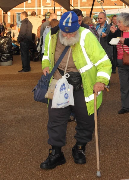 Un viejo desconocido luciendo desaliñado —  Fotos de Stock