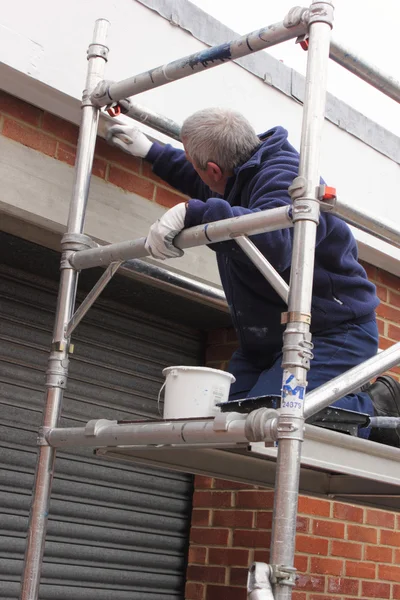 Working from a scaffold tower — Stock Photo, Image