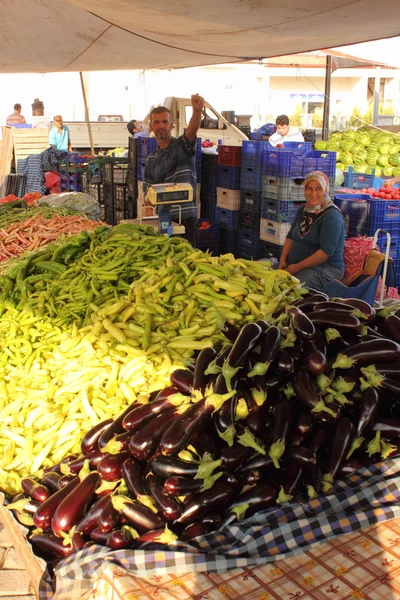 Verse markt produceren van groenten en fruit — Stockfoto