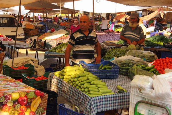 Productos frescos del mercado de frutas y hortalizas — Foto de Stock