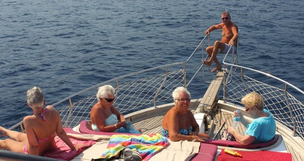 An old age pensioners on a boat trip — Stock Photo, Image