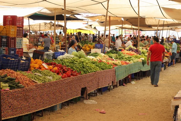 Färskvarumarknaden producerar frukt och grönsaker — Stockfoto