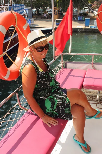 An english lady relaxing while on a boat trip — Stock Photo, Image