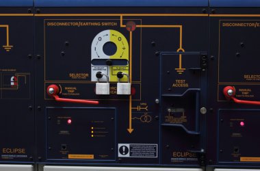 Anahtarı dişli ve paneller