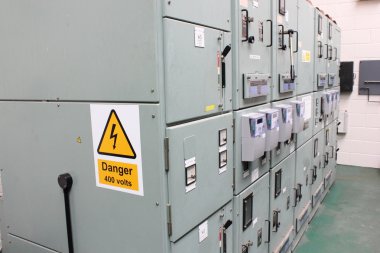 Anahtarı dişli ve paneller