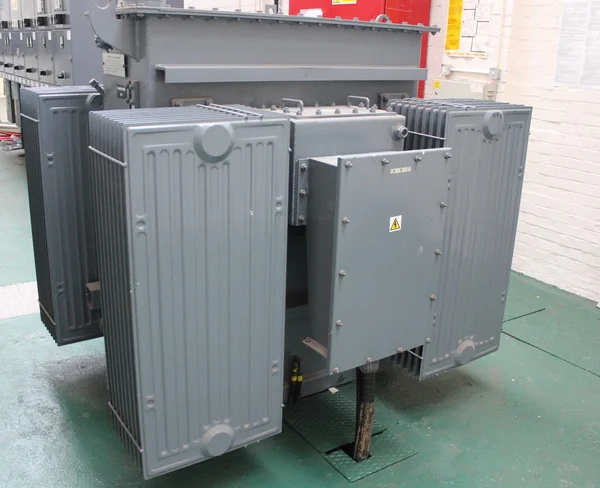 Endüstriyel bir transformatör