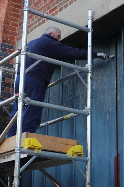 Working from a scaffold tower — Stock Photo, Image