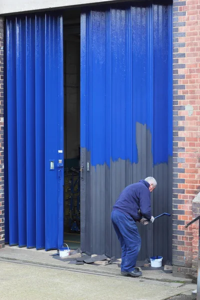 Een schilder op het werk — Stockfoto