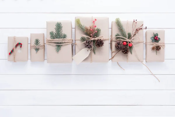 Vrolijk Kerstfeest Gelukkig Nieuwjaar Decoratie Voor Viering Witte Houten Achtergrond — Stockfoto