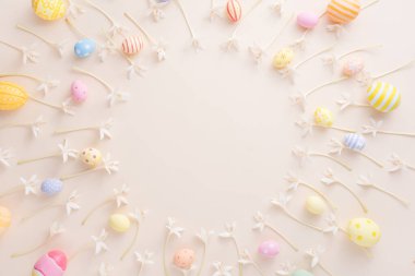 Kağıt üzerinde fotokopi alanı olan mutlu Paskalya günleri..