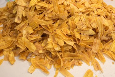 Koca bir muz yığını..